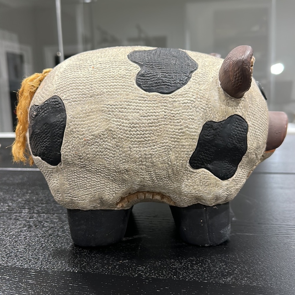 Stitched Burlap Effect Ceramic Pig Statue - Picture 7 of 12